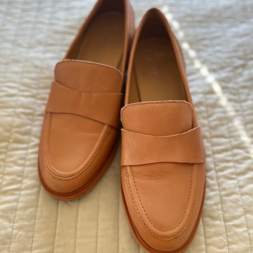 Crown Vintage Loafers (Women's 9) in light cognac--EUC